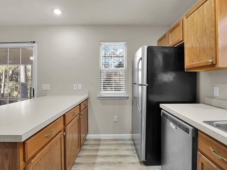 230 N Cir — Photo 13