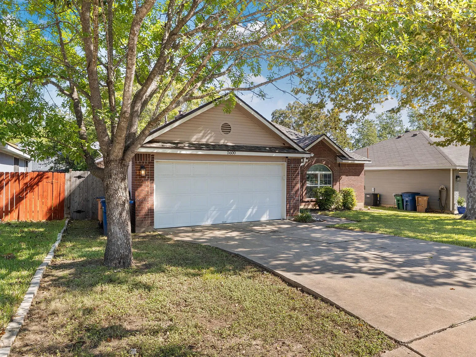 3 bed, 2.0 bath, 1140 sqft, $2,900 — Photo 3