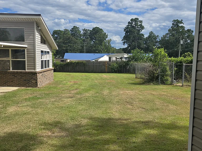 2100 Saddlewood Trl — Photo 3