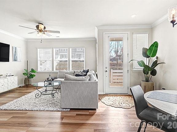 3rd image of 106 Renny Aly