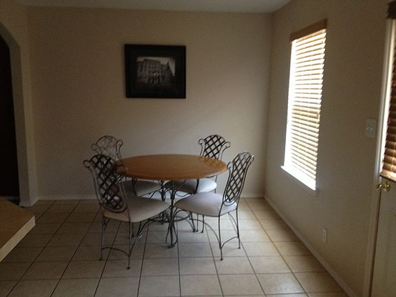 5th image of 220 E Circle Dr