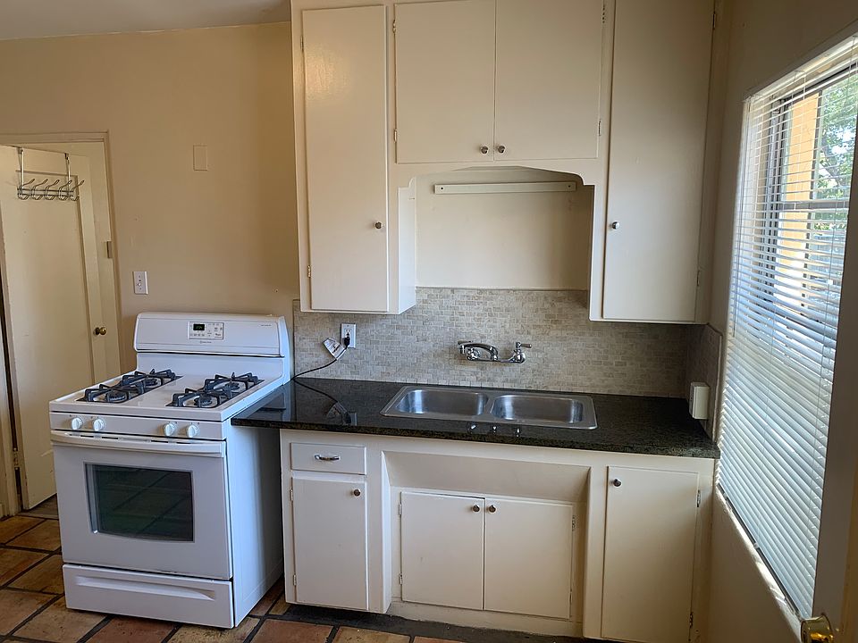 Silver Hill Updated Apartments Near UNM & Pres. Hospital 1920 Lead