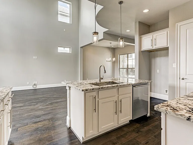 4859 Benning Dr — Photo 10