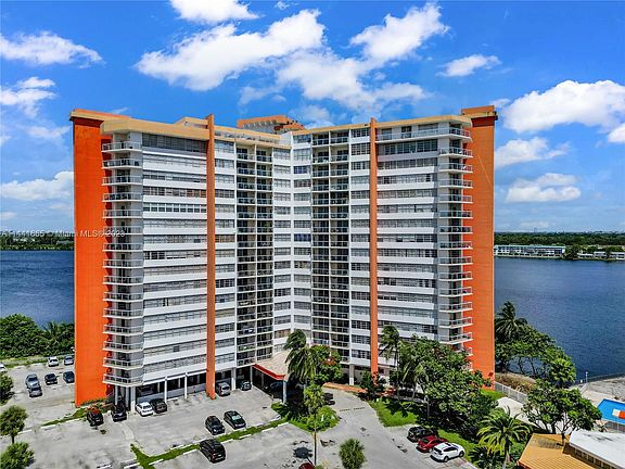 4th image of 1301 Miami Gardens Dr APT 722W