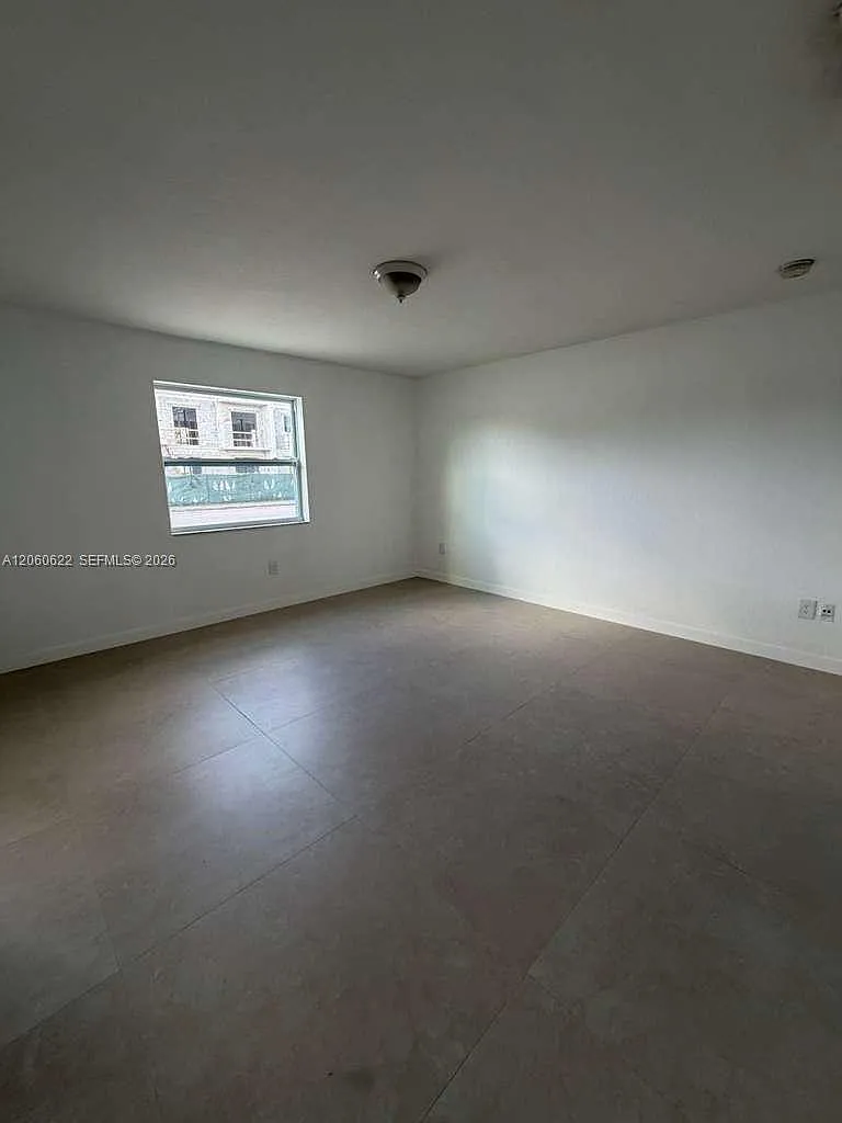 3 bed, 1246 sqft, $3,200 — Photo 4