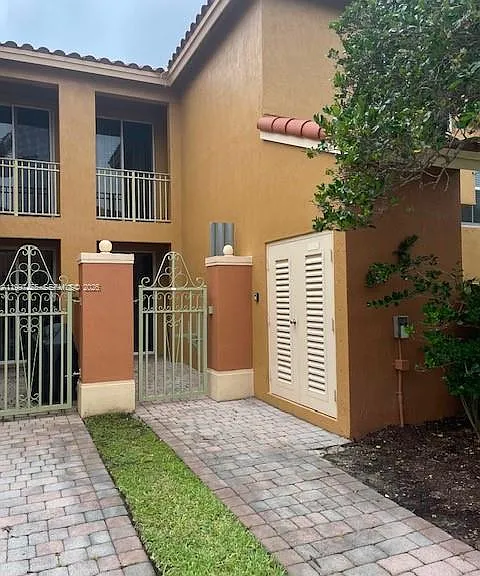 962 SW 143rd Ave #2207 — Photo 2