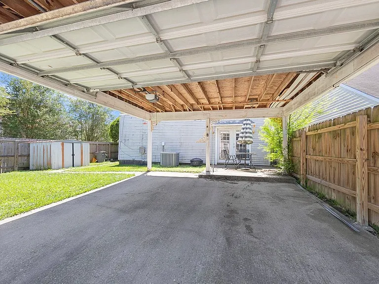 15558 Riverdale Ave E — Photo 3