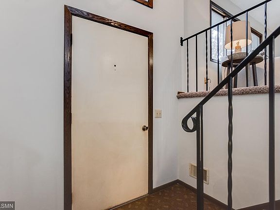 3rd image of 8057 Fairmont Cir NE