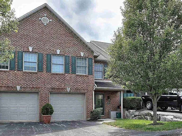 3 bed, 3.5 bath, 1572 sqft, $1,995 — Photo 1