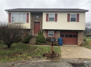 348 Raceview Dr, Ona, WV 25545