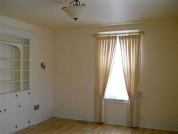 3rd image of 904 E Evans Ave