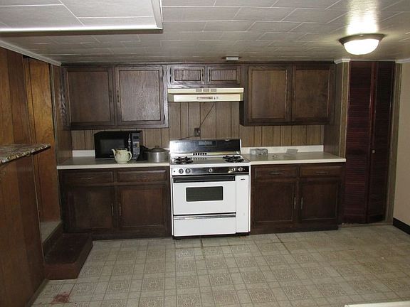 2nd image of 52 Roosevelt Ave