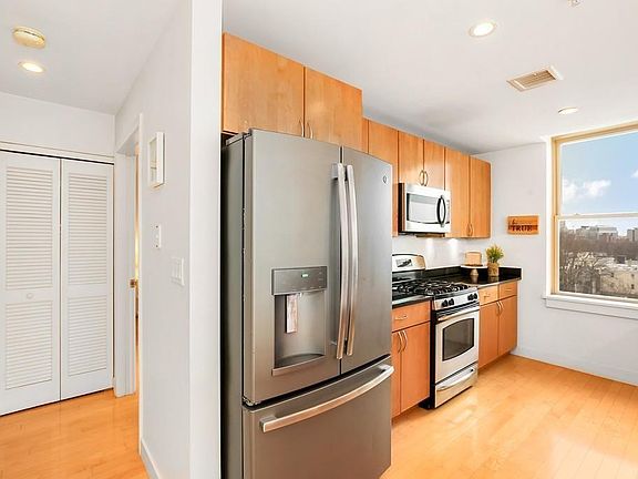 3rd image of 323 Boylston St Unit 504