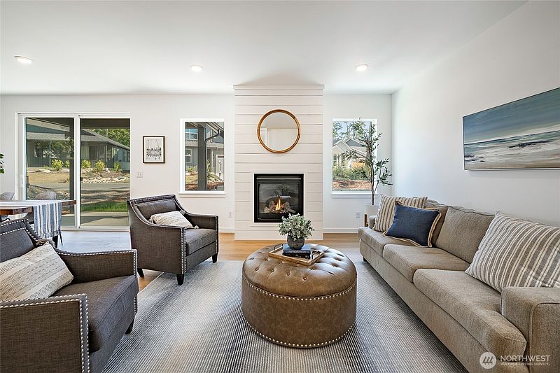 2nd image of 3011 Cedar View Way