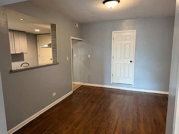 2nd image of 214 Chicago Ave #2