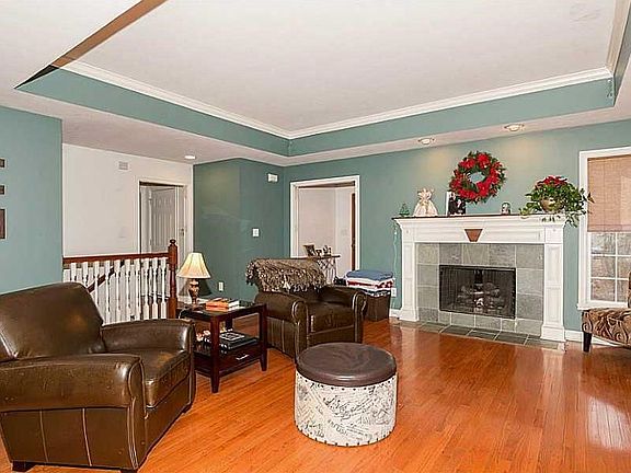 4th image of 8432 Thornhill Dr
