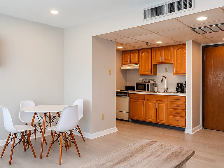 Pleasantwood Apartments and Townhomes — Photo 6