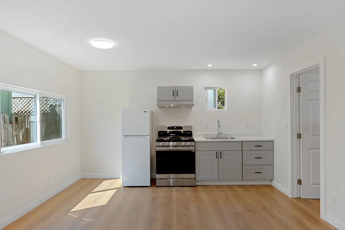 Studio, 440 sqft, $2,495 — Photo 4