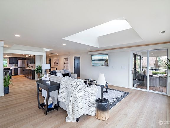 5th image of 5532 Marian Drive NE