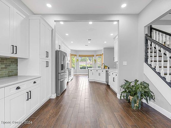 3rd image of 1470 Wellington Cir