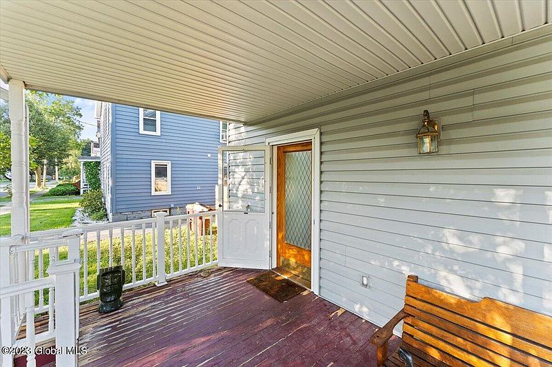 4th image of 16 Murdock Avenue