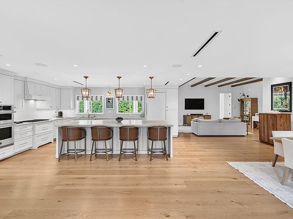 5th image of 2517 NE 26th Avenue