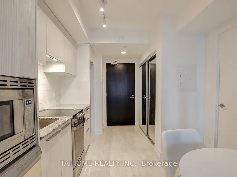 501 Yonge St #1806 — Photo 11