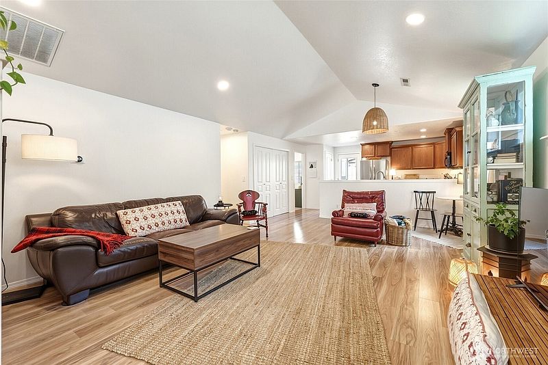 5th image of 1202 SW Carver Street