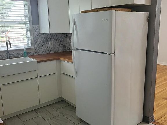 Kitchen, newly renovated.
