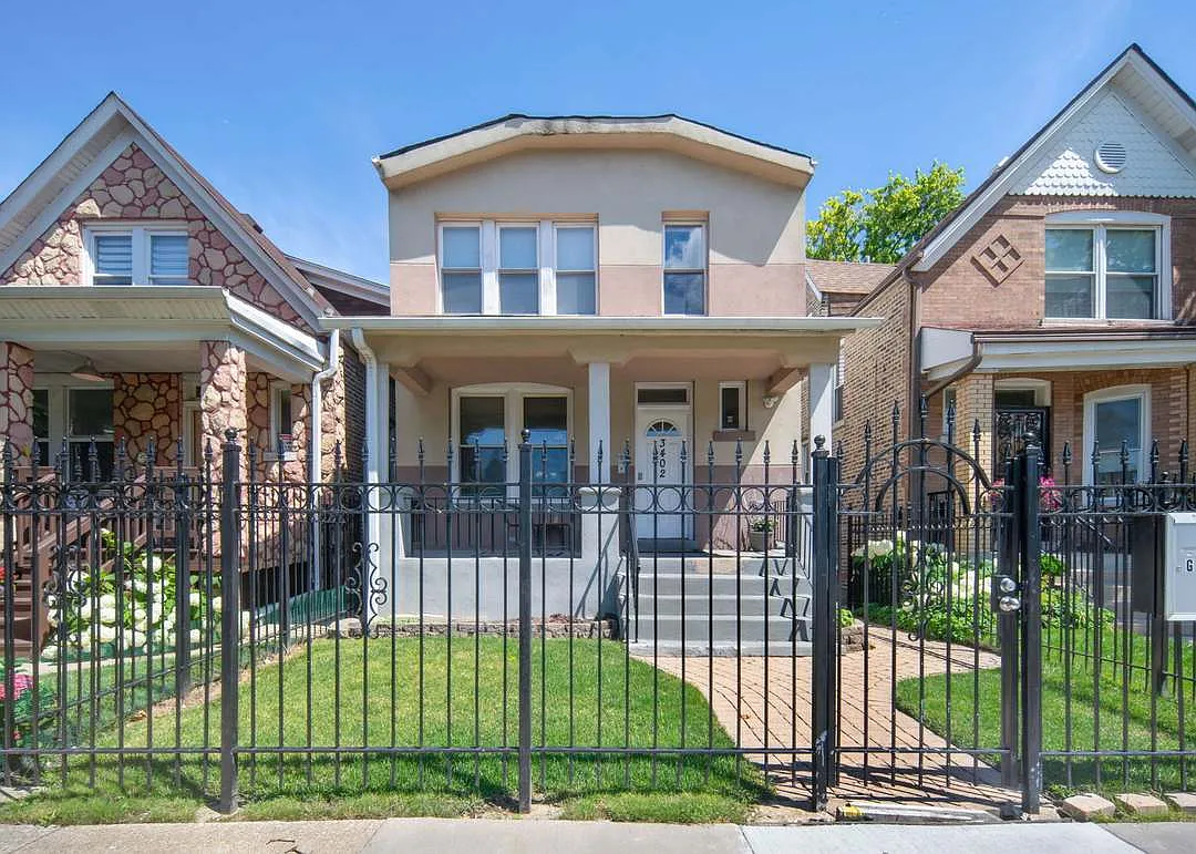 3 bed, $2,400 — Photo 1