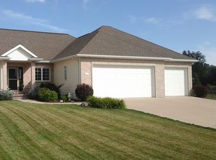 2518 W Crais Ct, De Pere, WI 54115