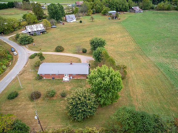 3rd image of 346 Old Wood Ln