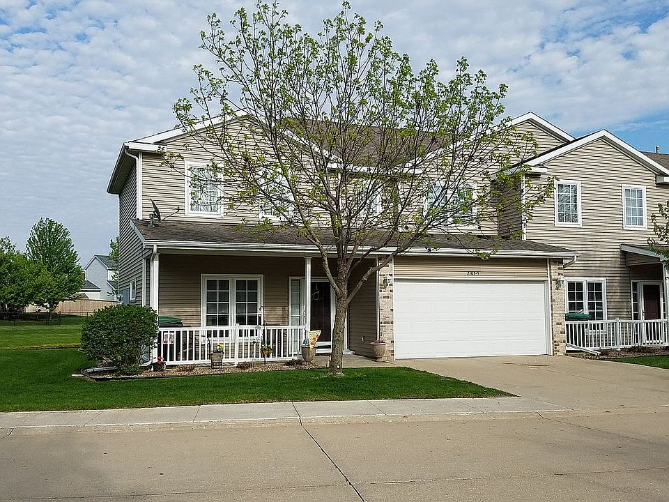 End unit with 2 car garage