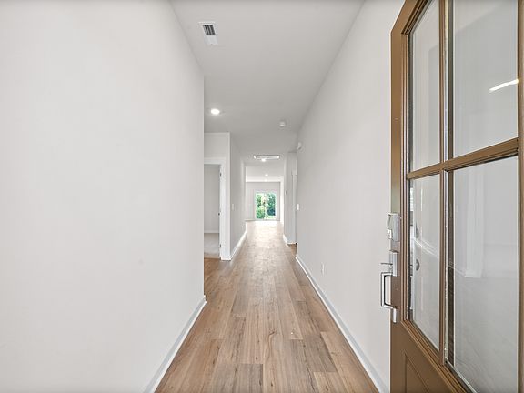 3rd image of 319 Lacewing Ln
