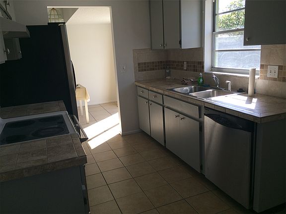Kitchen pic 2