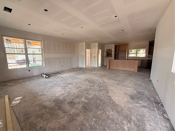 4th image of 1902 N Double Springs Rd