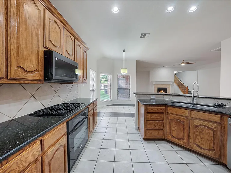 1411 Snowberry Dr — Photo 4