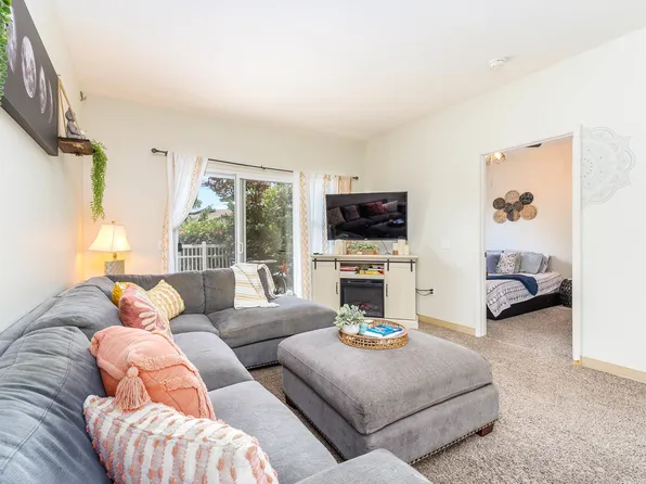 127 Punohu Ln APT 4, Lahaina, HI 96761