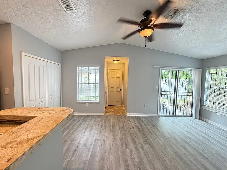 942 Loquat Tree Rd — Photo 3
