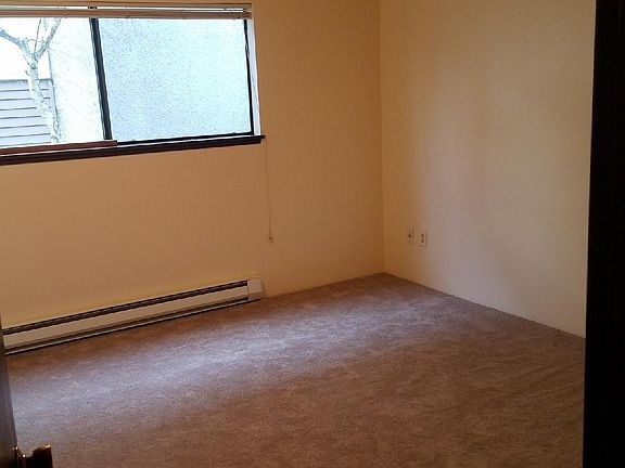 4th image of 10733 Greenwood Ave N #202