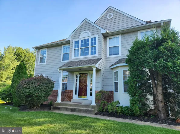 498 Palmer Farm Dr, Yardley, PA 19067