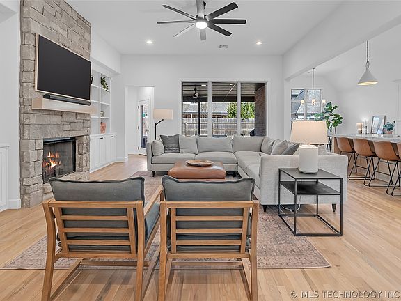 3rd image of 5327 E 124th Pl S