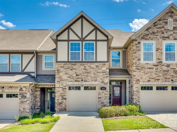 1213 Bhaltair Ln, Fort Mill, SC 29708