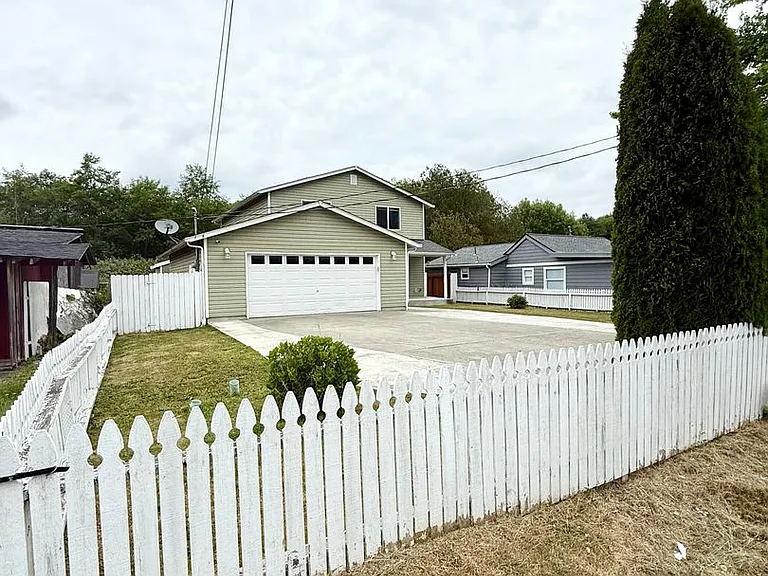 1532 NE Echo Dr — Photo 3