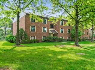 7234 Beacon Hill Dr, Pittsburgh, PA 15221
