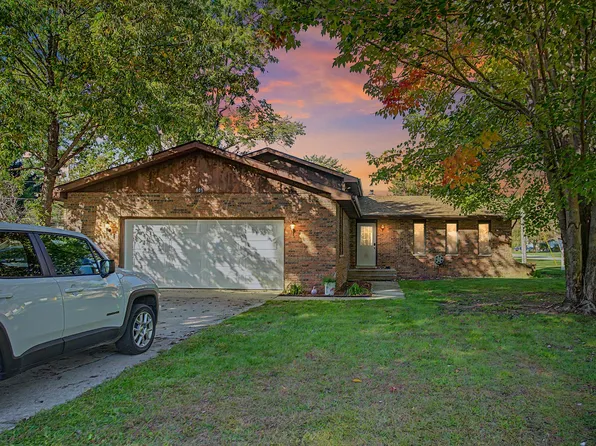 601 Long Bridge Dr, Chesterton, IN 46304