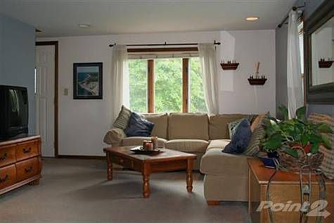 Bright and cheerful living room with a bay window