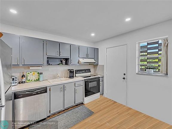 5th image of 3050 NE 16th Ave APT 405