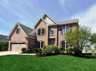 702 Lake Ridge Dr, South Elgin, IL 60177