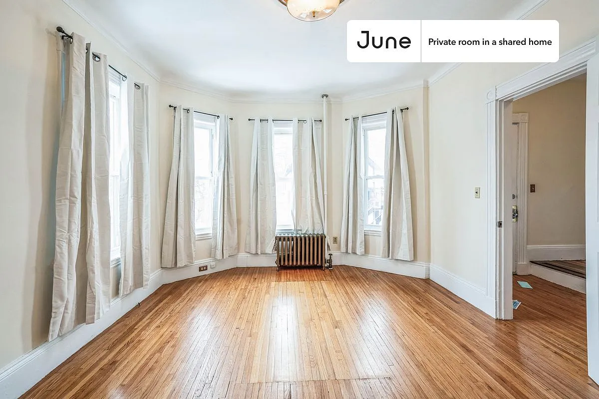 Queen bedroom in 4 bed/1.5 bath home in Somerville #1826 A — Photo 2